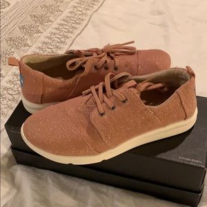 Pink Tom’s Sneakers